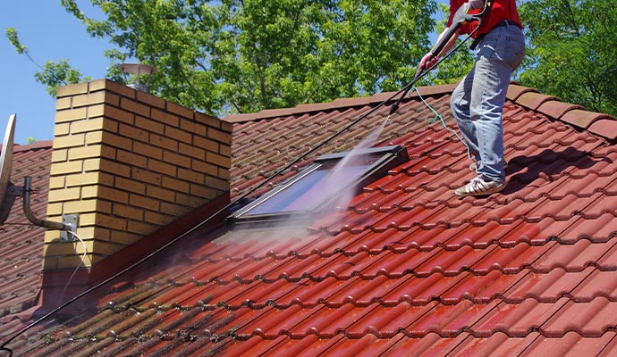 House roof pressure washing